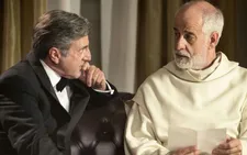 Daniel Roché (Daniel Auteuil) confesses to Roberto Salus